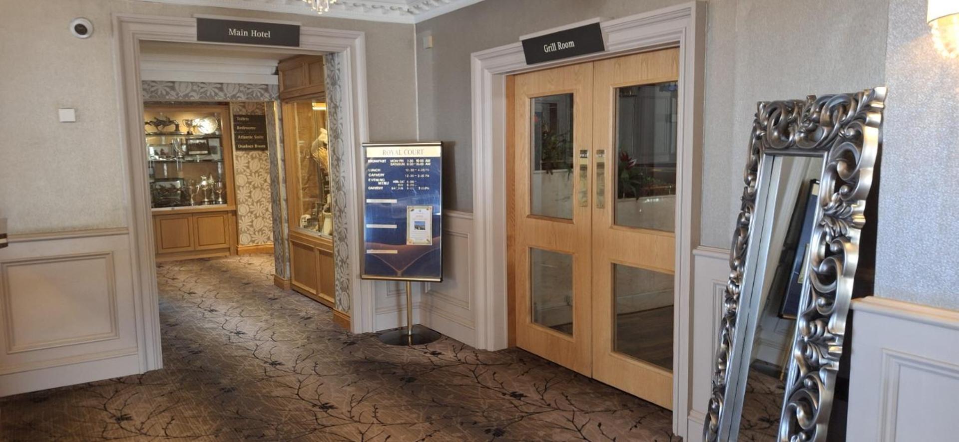 Royal Court Hotel Portrush Exterior foto
